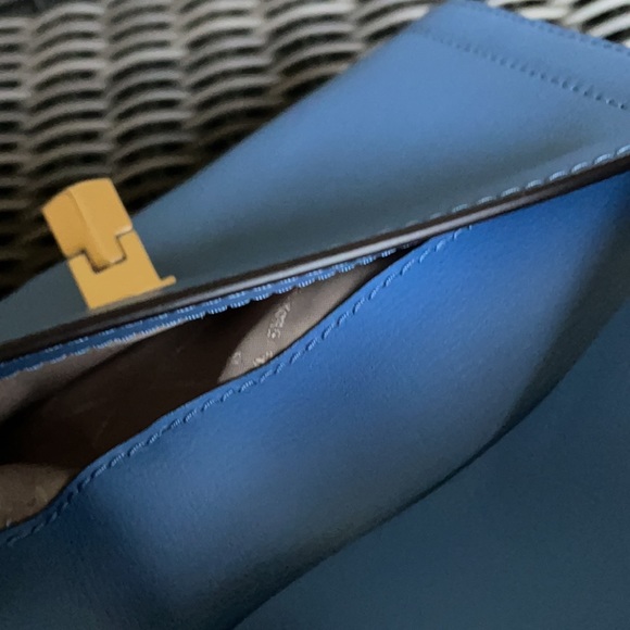 Michael Kors Kinsley Medium Flap Shoulder Bag Crossbody in French Blue - Picture 15 of 16